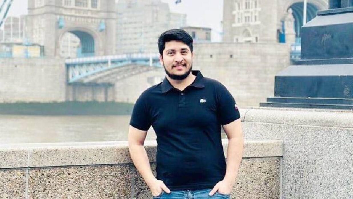 ছাত্রলীগ নেত্রীকে ধর্ষণ, বাবাকে নিয়ে দেশ ছাড়লেন সাবেক ছাত্রলীগ নেতা