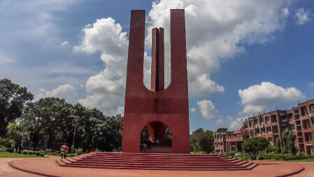 ক্যাম্পাসে পথরোধ করে জাবি ছাত্রীকে ধর্ষণচেষ্টা, ছাত্রের ফোন ছিনতাই