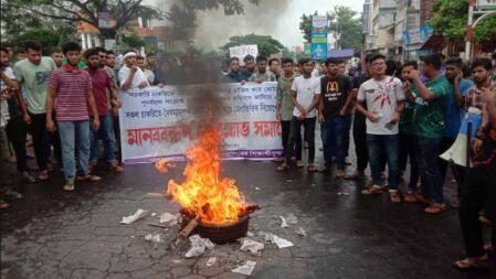 কোটা সংস্কার আন্দোলনে পেশাগত দায়িত্ব পালনের সময় সাংবাদিকের ওপর ছাত্রলীগের হামলা