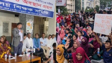 শিক্ষকদের পর এবার শিক্ষার্থীদেরও ক্লাস-পরীক্ষা বর্জন