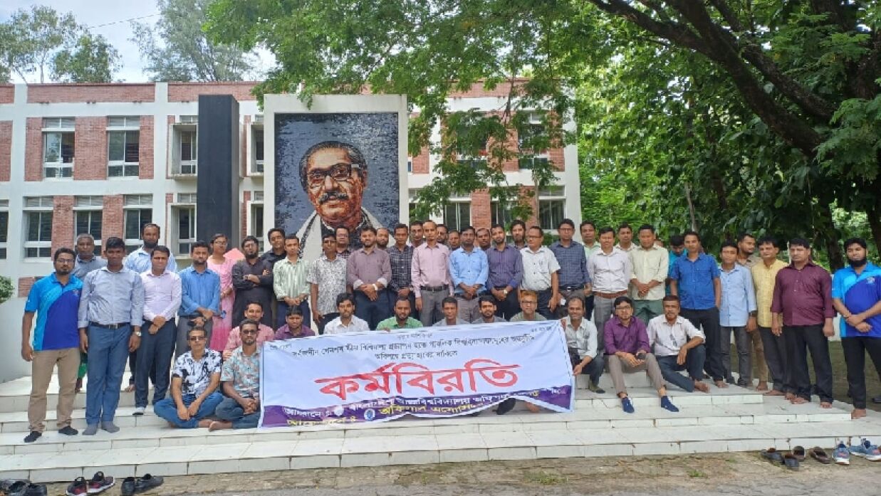 কর্মবিরতিতে চুয়েটে অচলাবস্থা, ভোগান্তিতে শিক্ষার্থীরা