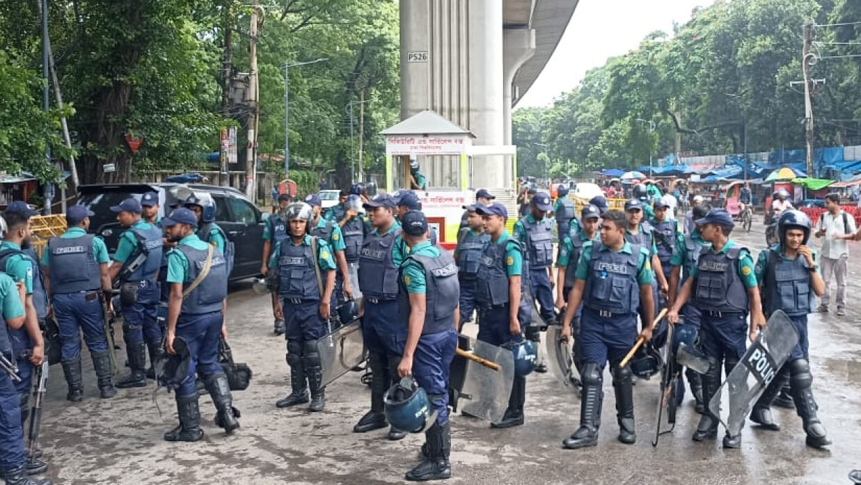 কোটা আন্দোলনকে ঘিরে শাহবাগে পুলিশের ব্যাপক উপস্থিতি