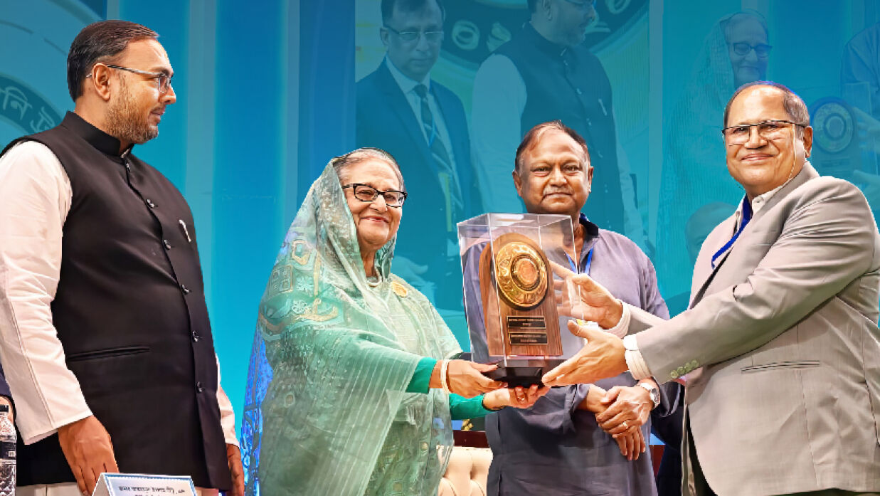 জাতীয় রপ্তানি ট্রফির স্বর্ণ পদক পেল ওয়ালটন