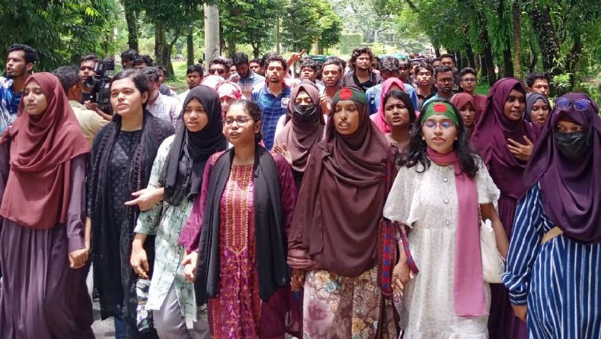 শিক্ষার্থীদের ওপর ছাত্রলীগের হামলার প্রতিবাদে শাবিপ্রবিতে বিক্ষোভ মিছিল