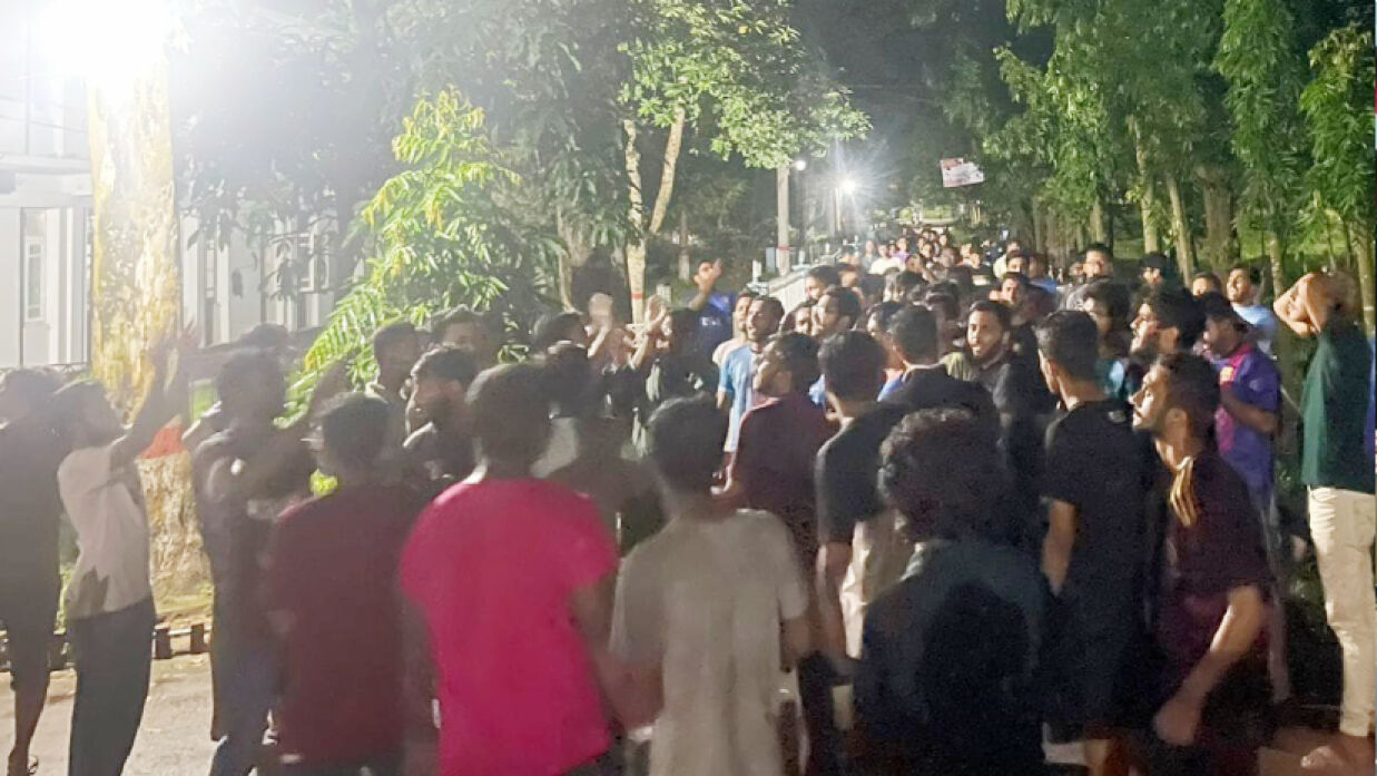 এবার চুয়েট ক্যাম্পাসে ছাত্র রাজনীতি বয়কটের ডাক