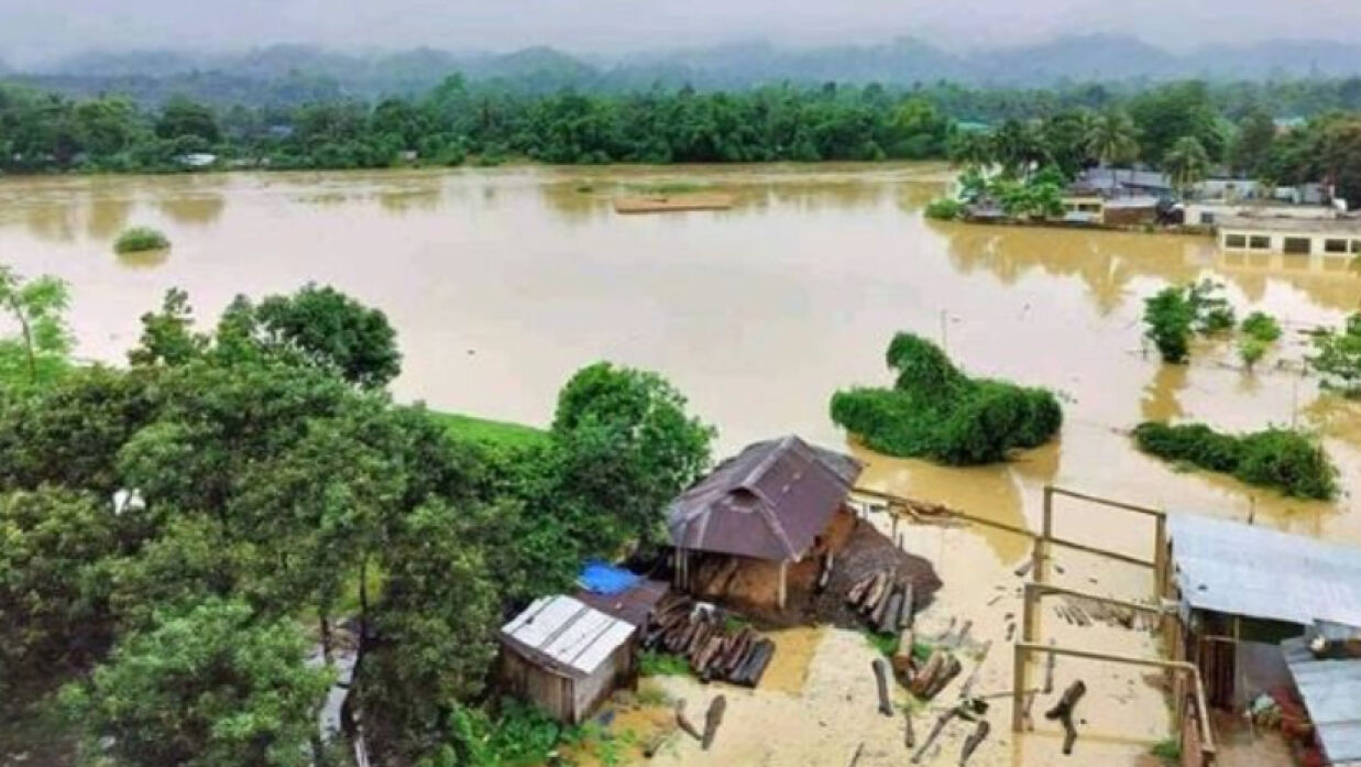 পাহাড়ি ঢলে সৃষ্ট বন্যায় লণ্ডভণ্ড খাগড়াছড়ি, হাজারো পরিবার পানিবন্দি