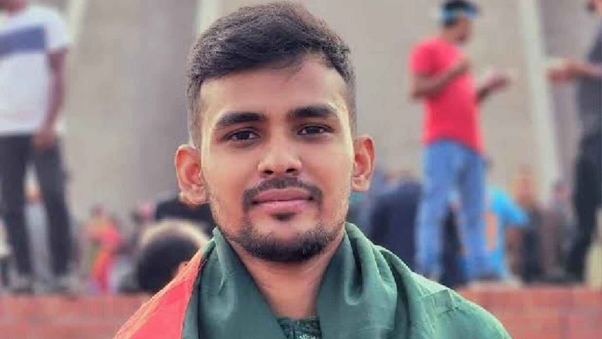 প্রথম মাসের বেতন বন্যার্তদের সহায়তায় দেবেন উপদেষ্টা আসিফ