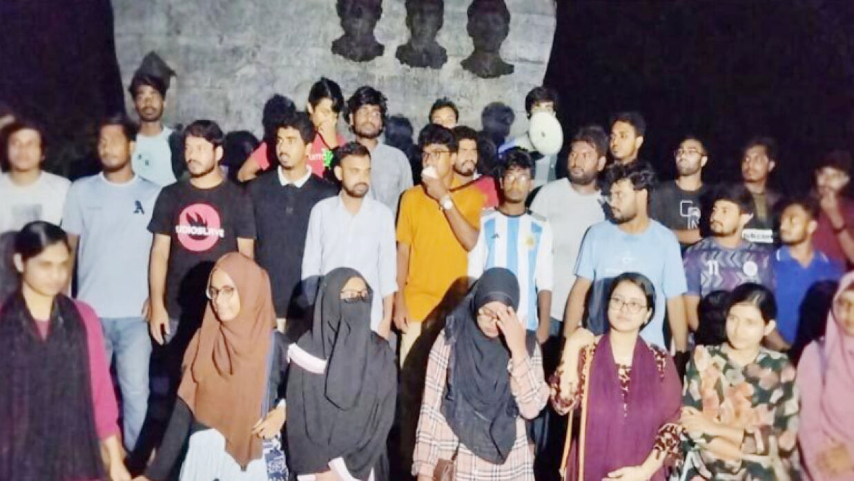 রাজশাহী বিশ্ববিদ্যালয়ে যৌন নিপীড়ক শিক্ষকদের বিরুদ্ধে বিক্ষোভ