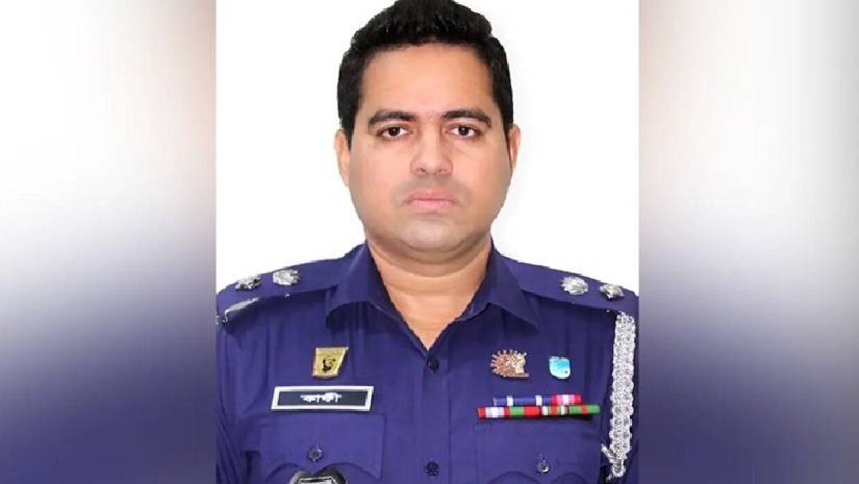 হত্যার পরে লাশ আগুনে পুড়িয়ে ফেলা অভিযুক্ত পুলিশ সুপার বিমানবন্দর থেকে আটক