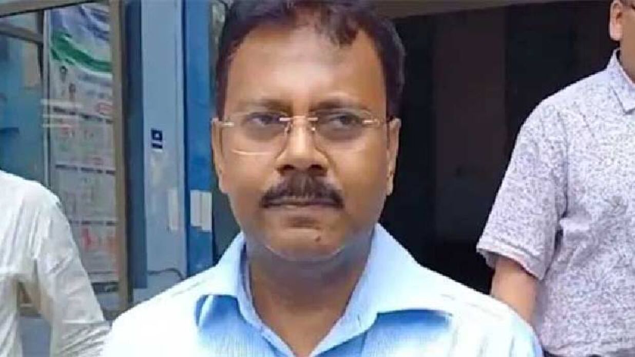 আরজি করে ধর্ষণ-হত্যার ঘটনায় ২৪ দিন পর গ্রেপ্তার অধ্যক্ষ সন্দ্বীপ