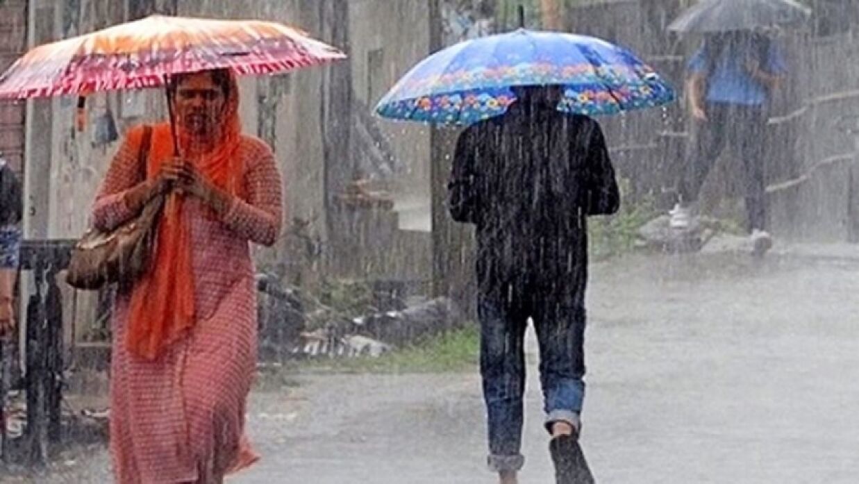 বজ্রবৃষ্টির আভাস লঘুচাপে, বাড়তে পারে তাপমাত্রাও