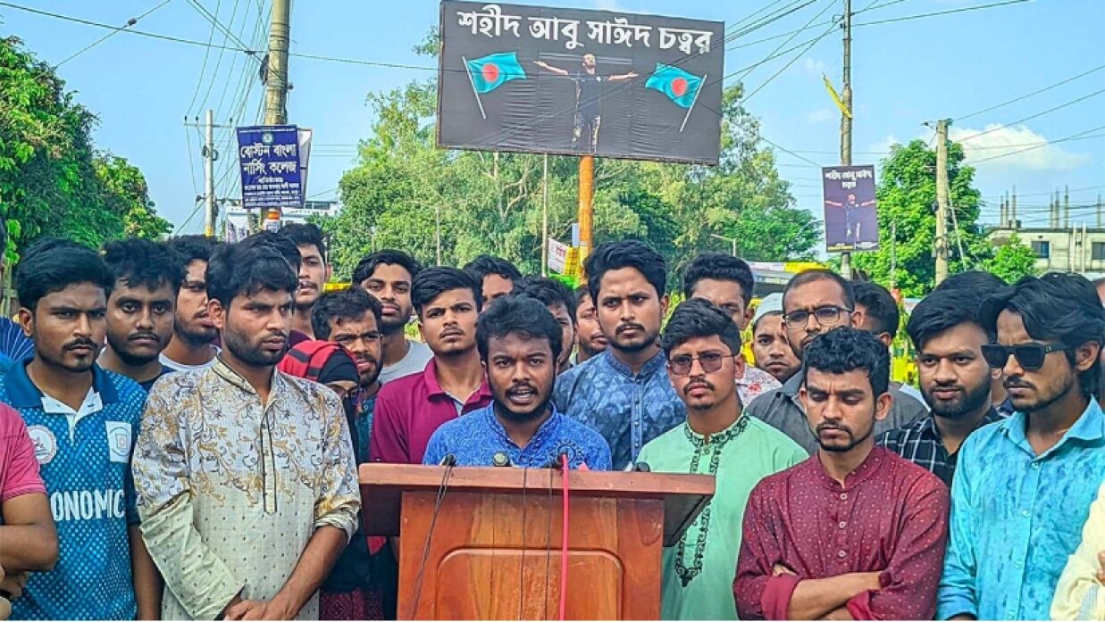 বেরোবিতে ‘মেরুদণ্ড সম্পন্ন ভিসি’ চেয়ে শিক্ষার্থীদের আল্টিমেটাম