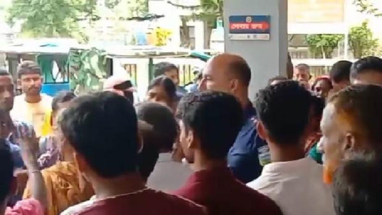 ভাইয়ের সাথে অভিমান করে কলেজ ছাত্রীর আত্মহত্যা