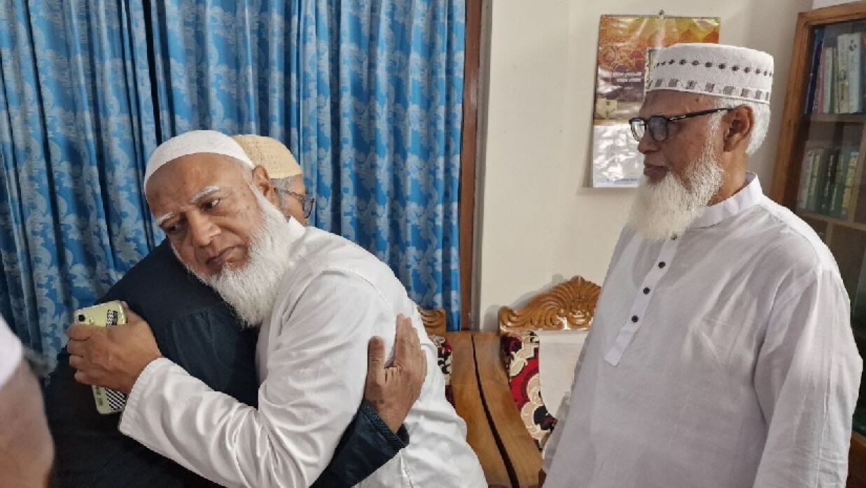 নিহত সেনা কর্মকর্তা তানজিমের পরিবারের সাথে দেখা করলেন জামায়াত আমীর