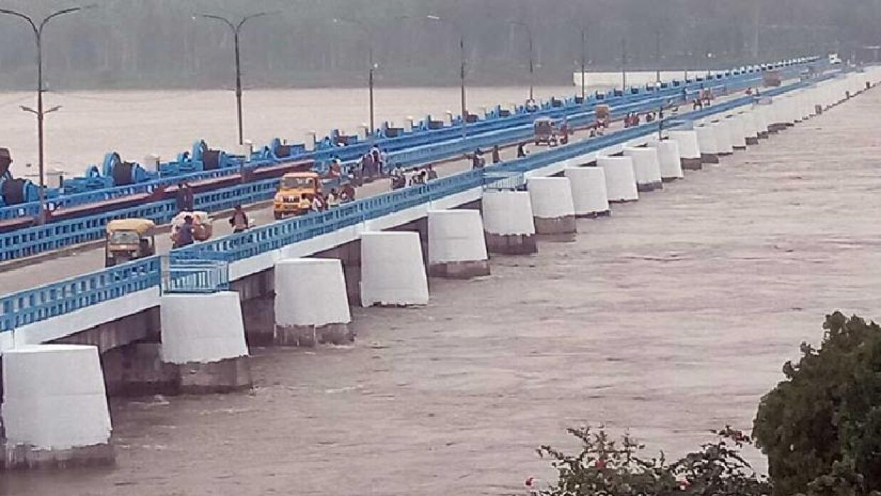বিপৎসীমার নিচ দিয়ে প্রবাহিত হচ্ছে তিস্তার পানি
