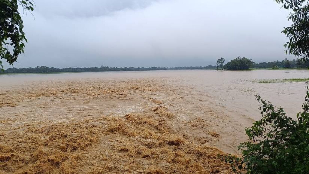শেরপুরে স্মরণকালের ভয়াবহ বন্যা, মৃত্যু বেড়ে ৭
