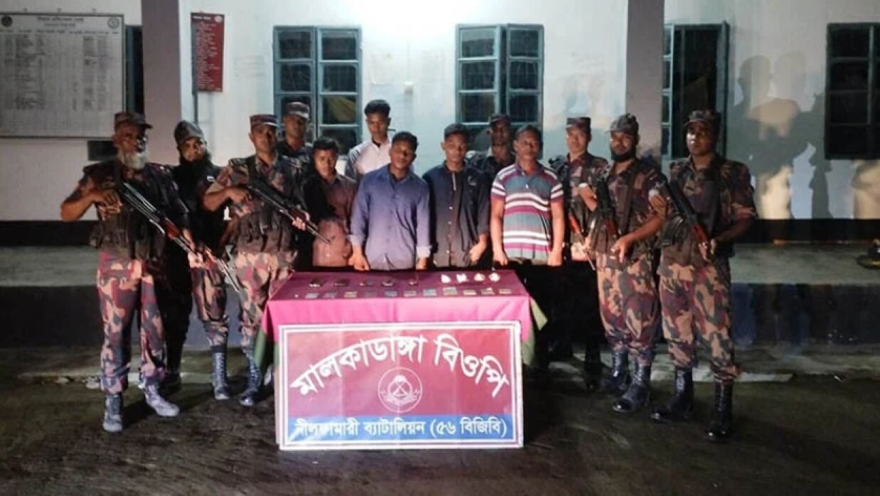 পঞ্চগড় সীমান্তে ভারতে অনুপ্রবেশের সময় আটক ৫