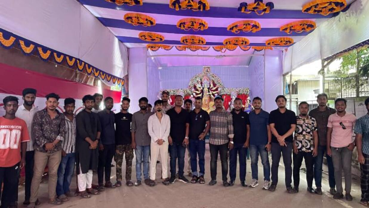 রাজধানী মোহাম্মদপুরের বাঁশবাড়ি পূজামণ্ডপ পাহারায় ছাত্রদল