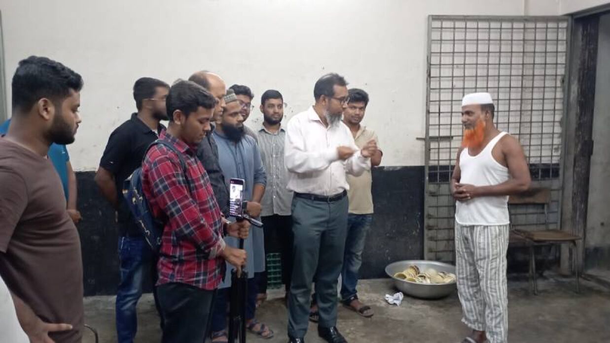 দ্বায়িত্ব নিয়েই হল-ক্যান্টিন পরিদর্শনে ডুয়েটের নতুন ভিসি