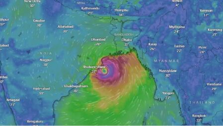 ঘূর্ণিঝড় দানার প্রভাবে ১৪ জেলায় জলোচ্ছ্বাসের শঙ্কা