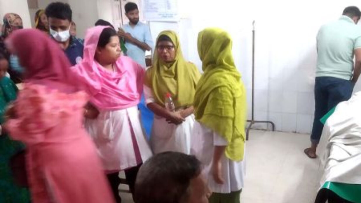 সড়ক দুর্ঘটনায় শিশু সন্তান আহত, দুশ্চিন্তায় বাবার মৃত্যু