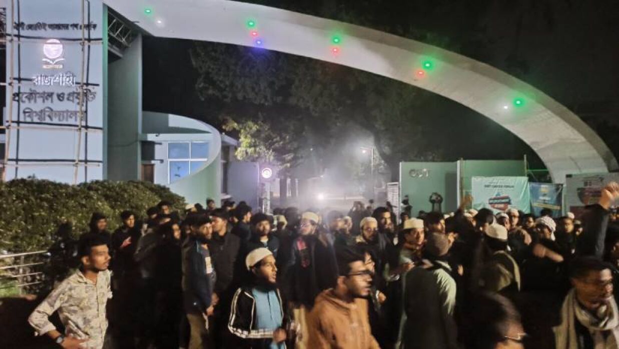বিক্ষোভে উত্তাল রুয়েট, ইসকন নিষিদ্ধের দাবি