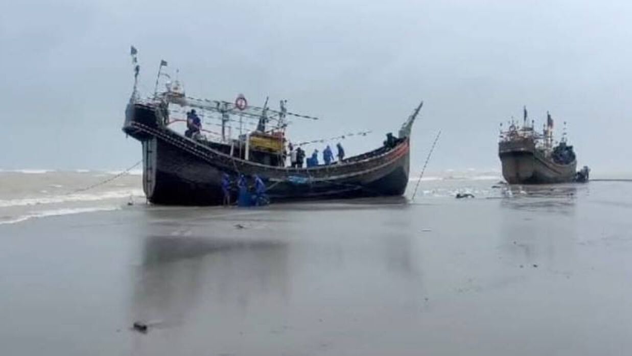 আবারও মিয়ানমার নৌবাহিনীর গুলি, বাংলাদেশি জেলে আহত