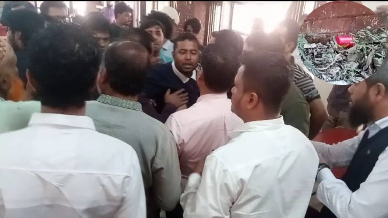 জাবিতে ছাত্রদলের ‘ডাল-ভাত’ অনুষ্ঠান নিয়ে দু’পক্ষের উত্তেজনা, বোমাসদৃশ বস্তু উদ্ধার