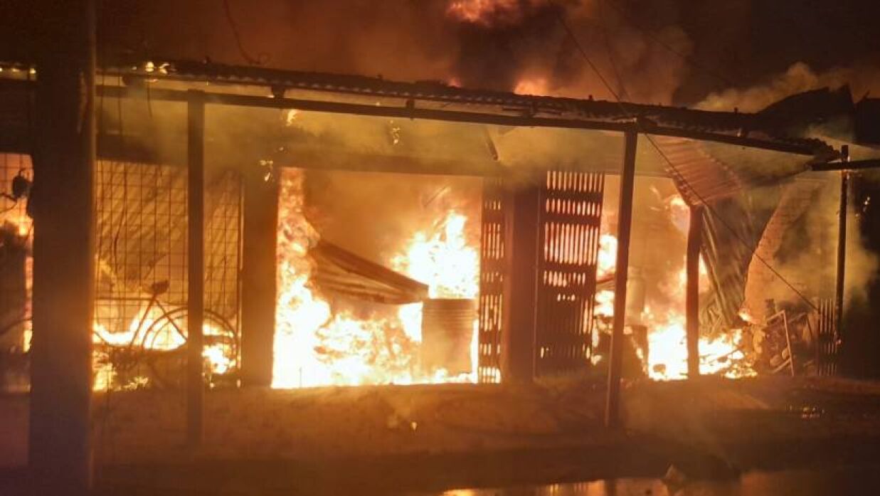 ৩ ঘণ্টা পর পাবনার সুজানগরে হাজি মার্কেটের আগুন নিয়ন্ত্রণে, দগ্ধ ৫