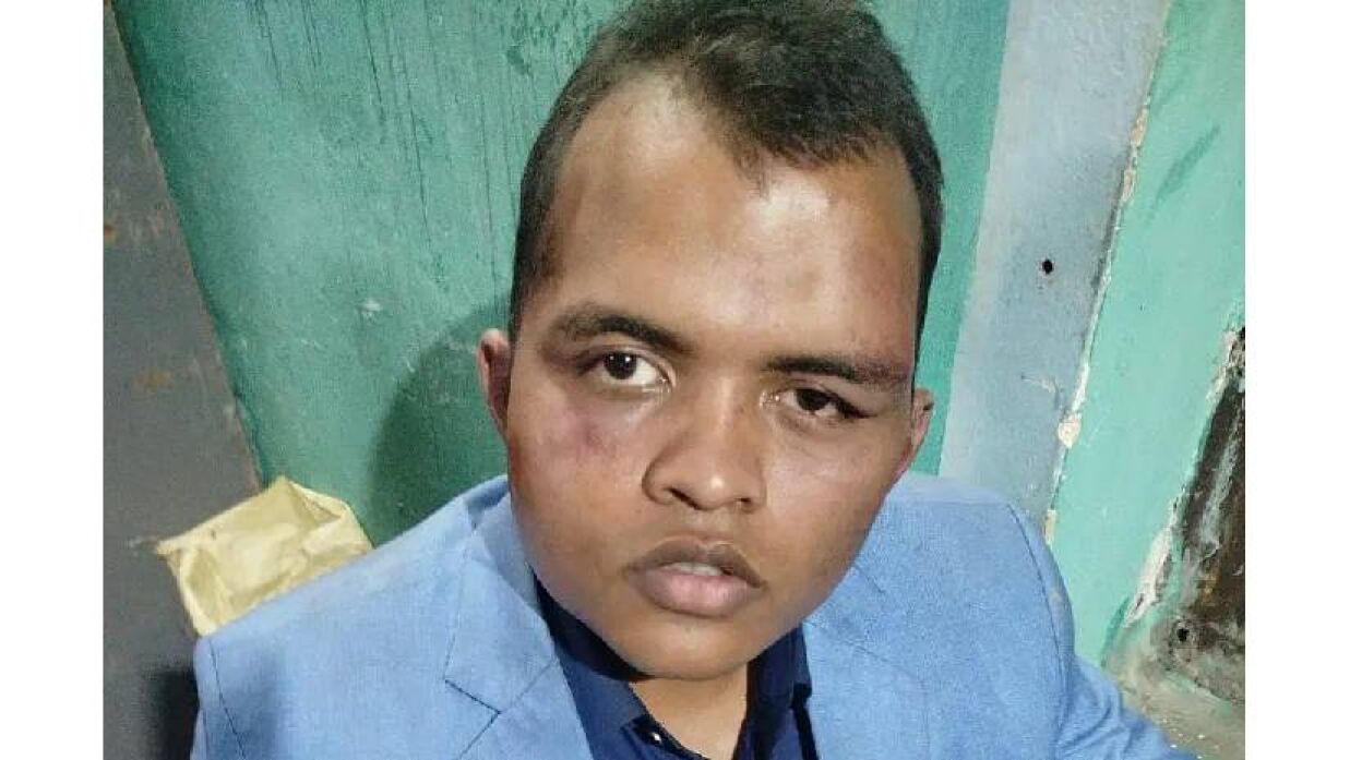 বেসরকারি বিশ্ববিদ্যালয় শাখা ছাত্রলীগের সহ-সভাপতিকে পিটিয়ে পুলিশে সোপর্দ