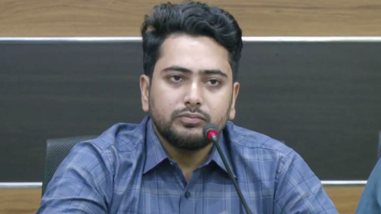 উপদেষ্টা নাহিদের বক্তব্যে বিভ্রান্তি, জনসংযোগ কর্মকর্তাকে প্রত্যাহার
