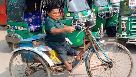 শারীরিক প্রতিবন্ধকতা হার মানেনি আরিফের অদম্য ইচ্ছাশক্তির কাছে