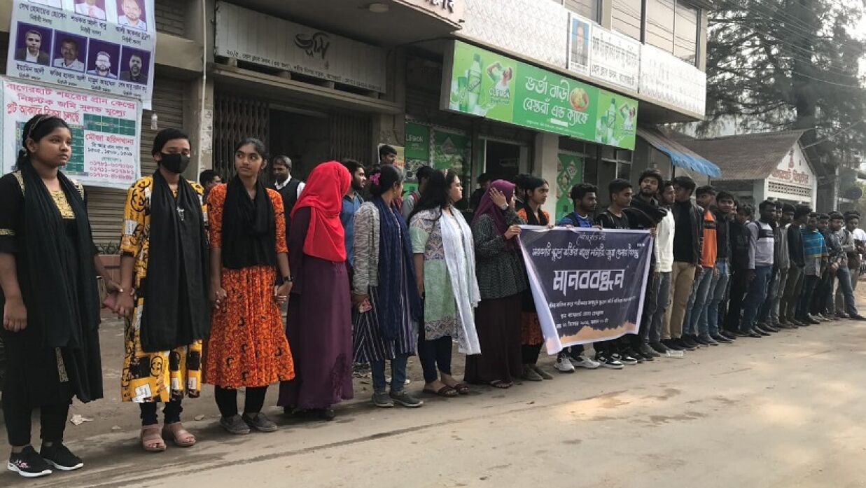লটারি বাতিল করে পরীক্ষার মাধ্যমে বিদ্যালয়ে ভর্তির দাবি 