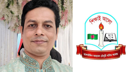 ক্লাসে ছাত্রীর হাত চেপে ধরে ‘সফট’ বললেন শিক্ষক