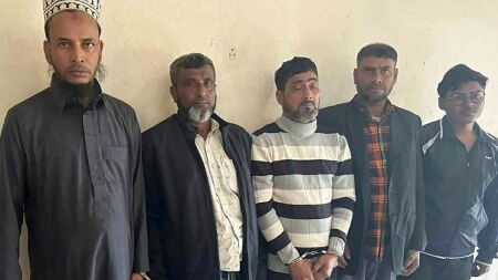 কুমিল্লায় বীর মুক্তিযোদ্ধাকে হেনস্তা, আটক ৫