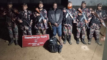 ভারত থেকে প্রবেশের সময় এক নাইজেরিয়ান আটক 