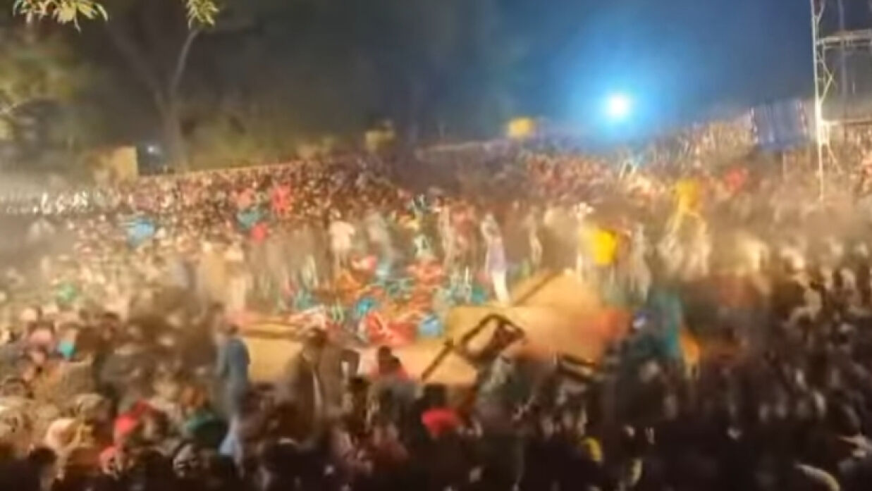 ঠাকুরগাঁওয়ে ইত্যাদির সেট ভাংচুর, মারামারি