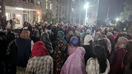 বাকৃবিতে শেখ ফজিলাতুন্নেছা মুজিব হলের নাম পুনর্বহালের দাবিতে ছাত্রীদের বিক্ষোভ 