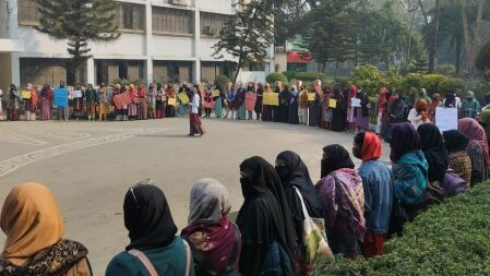 সেশনজট নিরসনসহ ১০ দাবিতে আন্দোলনে ইবির সমাজকল্যাণ বিভাগের শিক্ষার্থীরা