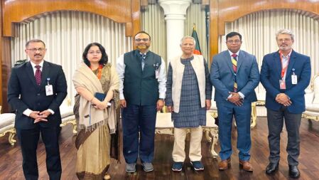 প্রধান উপদেষ্টার সঙ্গে ঢাবি উপাচার্যের সাক্ষাৎ
