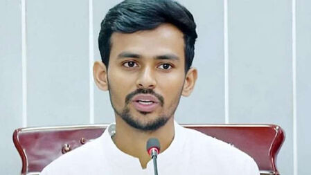 এলিফ্যান্ট রোডে ব্যবসায়ীকে কোপানোর ঘটনায় গ্রেফতার ১