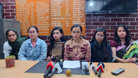 ঢাবিতে ‘ভিসির বাংলোয় ঠাঁই চাই’ কর্মসূচি ঘোষণা ছাত্রীদের