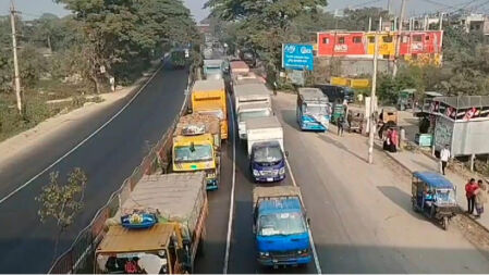 ঢাকা-চট্টগ্রাম মহাসড়কে ১৩ কিলোমিটার যানজট, ভোগান্তি চরমে  