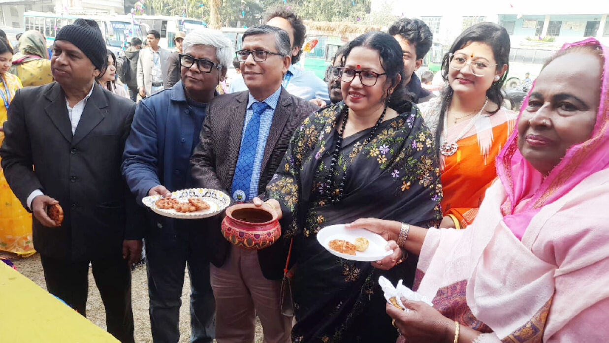 পুণ্ড্র ইউনিভার্সিটিতে পিঠা উৎসব অনুষ্ঠিত