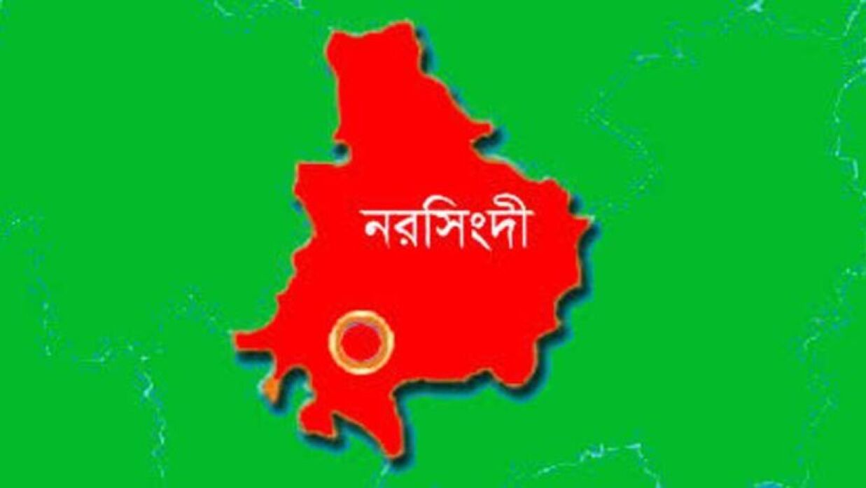 নরসিংদীতে অস্ত্রসহ মা ও মেয়ে আটক