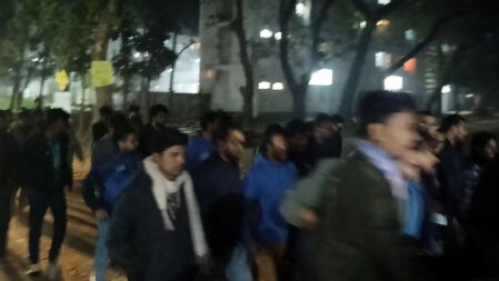 জাবিতে ছাত্রদলের দুই গ্রুপের পাল্টাপাল্টি ধাওয়া