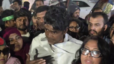 দাবি না মানলে স্কুলে তালা দেওয়ার হুঁশিয়ারি আন্দোলনরত শিক্ষকদের