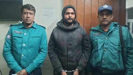অস্ত্রসহ ছাত্রলীগ নেতা গ্রেপ্তার