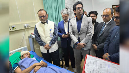 সাত কলেজের আহত শিক্ষার্থীকে দেখতে হাসপাতালে ঢাবি উপাচার্য