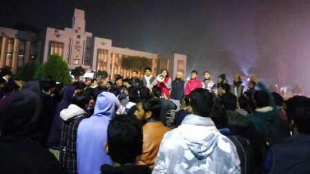 আওয়ামী লীগের মাসব্যাপী কর্মসূচির প্রতিবাদে রাবিতে রাতে বিক্ষোভ